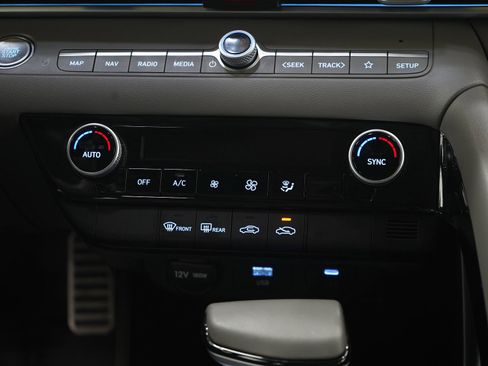 Used 2025 Hyundai Elantra SEL FWD image 18