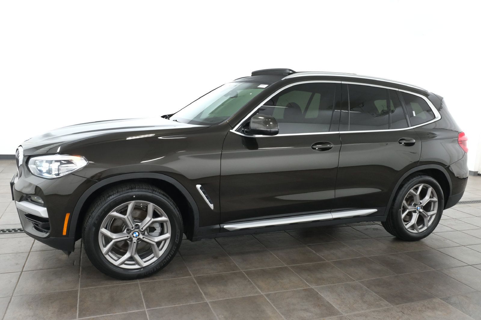 Used 2020 BMW X3 xDrive30i w/ Premium Package AWD/4WD image 2
