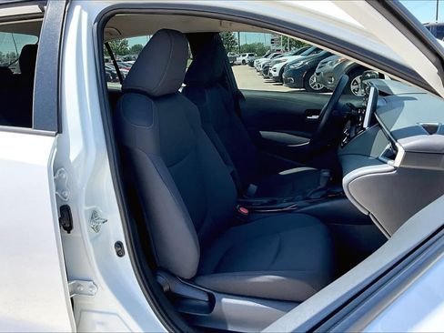 Used 2021 Toyota Corolla LE FWD image 9