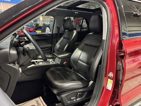 Used 2021 Ford Explorer XLT w/ Equipment Group 202A image 26