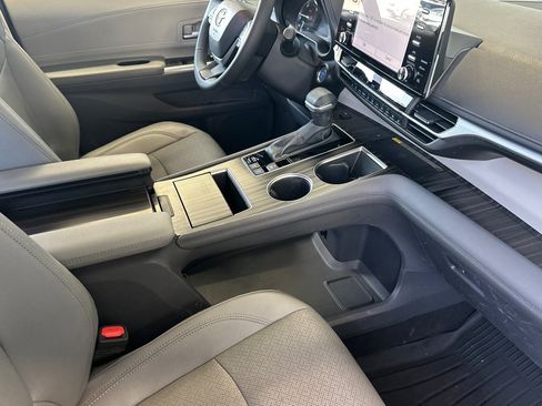 Certified 2024 Toyota Sienna Limited AWD/4WD image 17