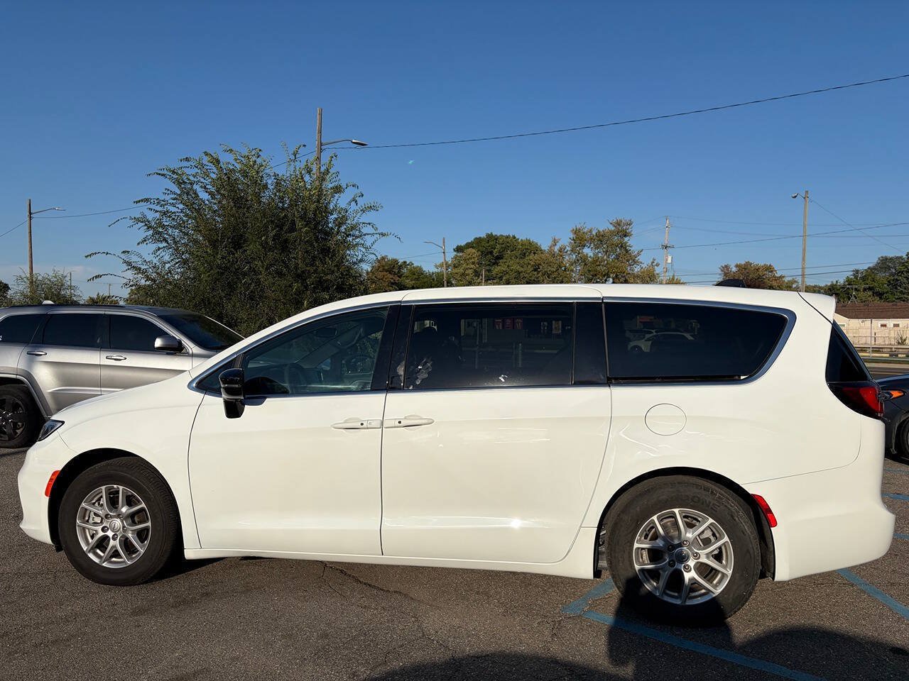Used 2026 Chrysler Pacifica Select FWD image 8