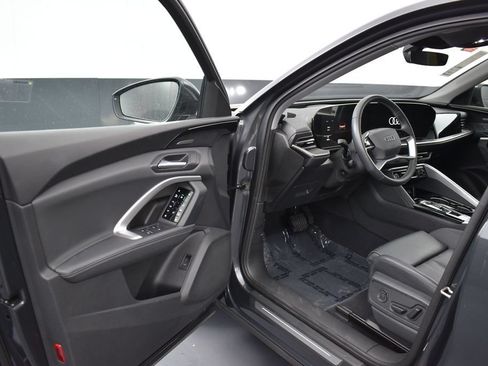Used 2025 Audi Q5 Premium w/ Premium Plus AWD/4WD image 5