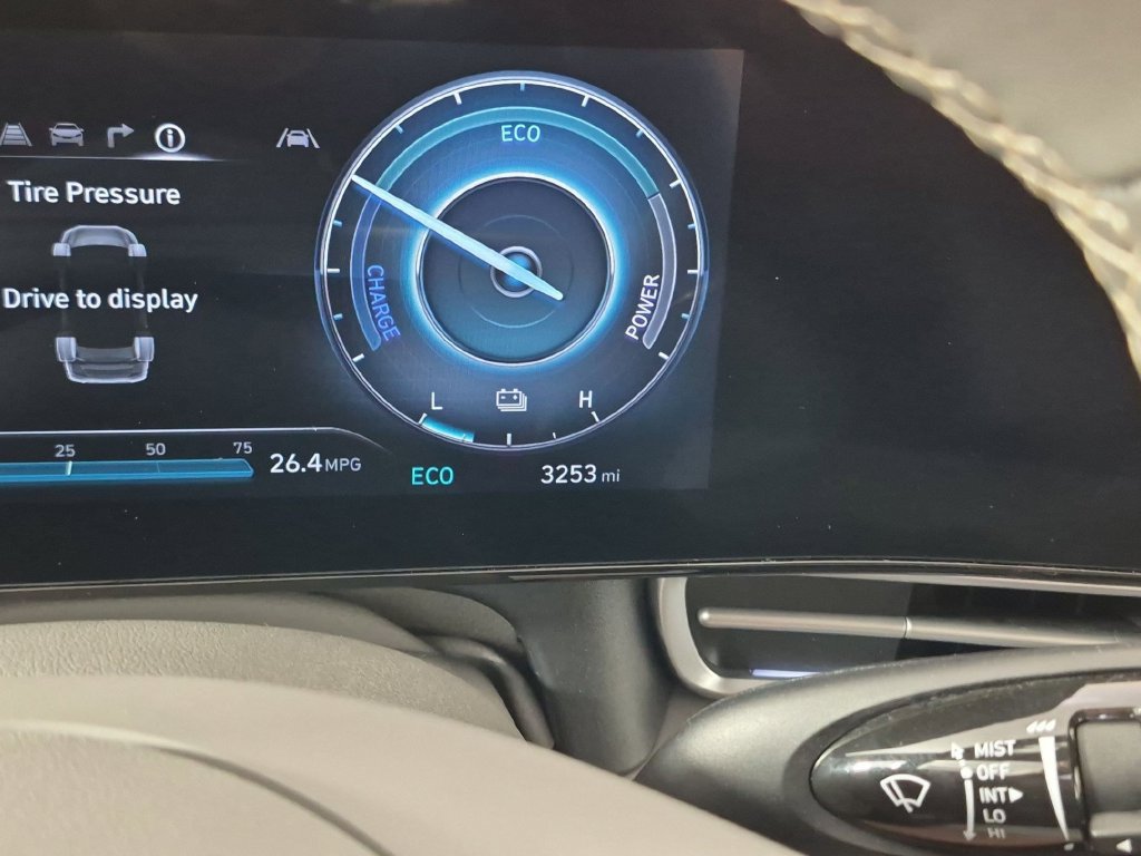 Used 2025 Hyundai Elantra SEL FWD image 23