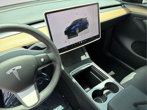 Used 2024 Tesla Model Y Long Range AWD/4WD image 17