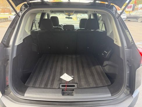 Used 2023 Nissan Rogue S image 5