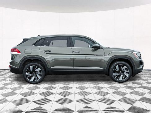 Used 2025 Volkswagen Atlas Cross Sport SE image 9