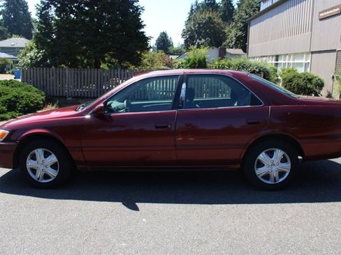 Used 2000 Toyota Camry LE FWD image 12