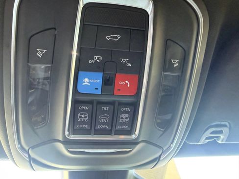 Used 2022 Jeep Wagoneer Series III w/ Premium Group I AWD/4WD image 12