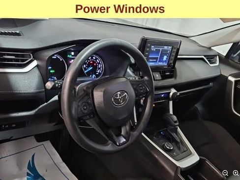 Used 2022 Toyota RAV4 LE image 11