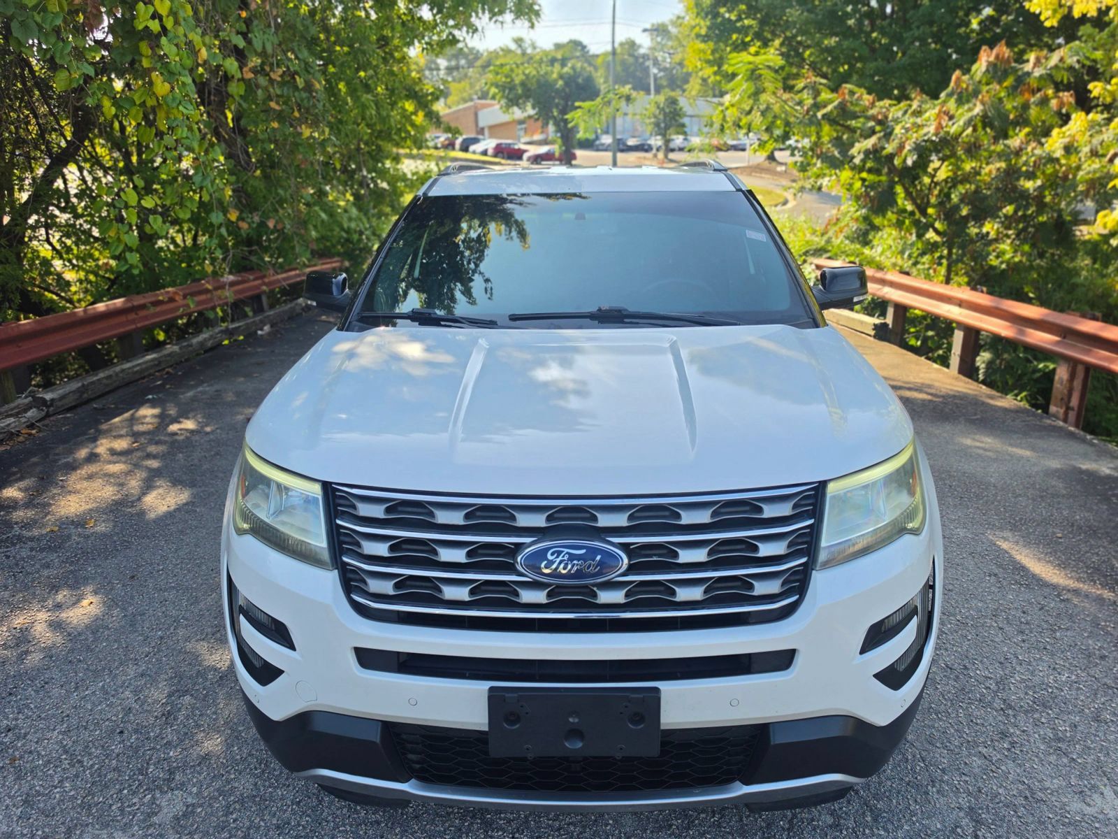 Used 2016 Ford Explorer XLT w/ Equipment Group 202A AWD/4WD image 2