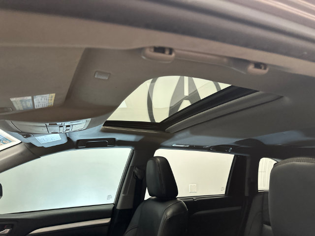 Used 2019 Toyota Highlander XLE AWD/4WD image 11