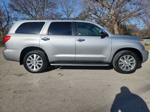 Used 2016 Toyota Sequoia Limited w/ Safety & Convenience Package image 9