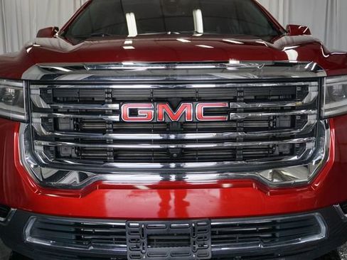 Used 2023 GMC Acadia SLT w/ Technology Package FWD image 3