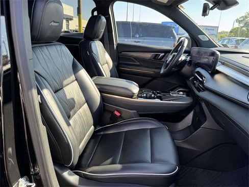 Used 2025 Buick Enclave Avenir w/ Super Cruise Package image 7