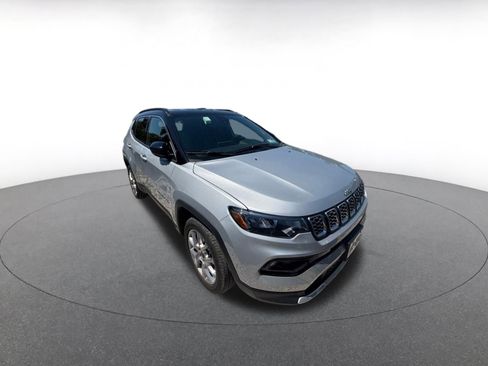 Used 2025 Jeep Compass Limited image 2