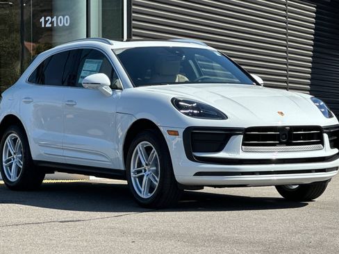 Certified 2026 Porsche Macan AWD/4WD image 10