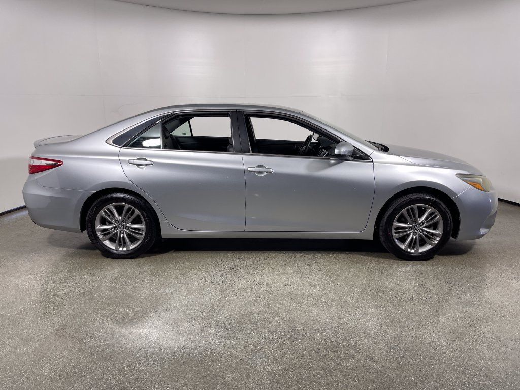 Used 2015 Toyota Camry SE FWD image 2