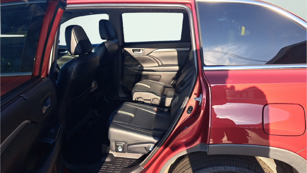 Used 2018 Toyota Highlander SE AWD/4WD image 12