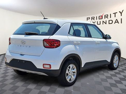 Used 2025 Hyundai Venue SE FWD image 4