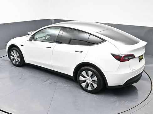 Used 2022 Tesla Model Y Long Range image 49