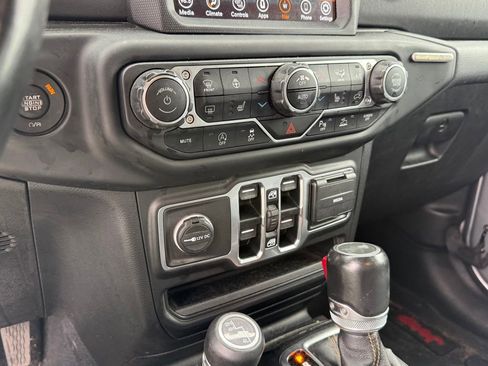 Used 2021 Jeep Wrangler Unlimited Sahara AWD/4WD image 21