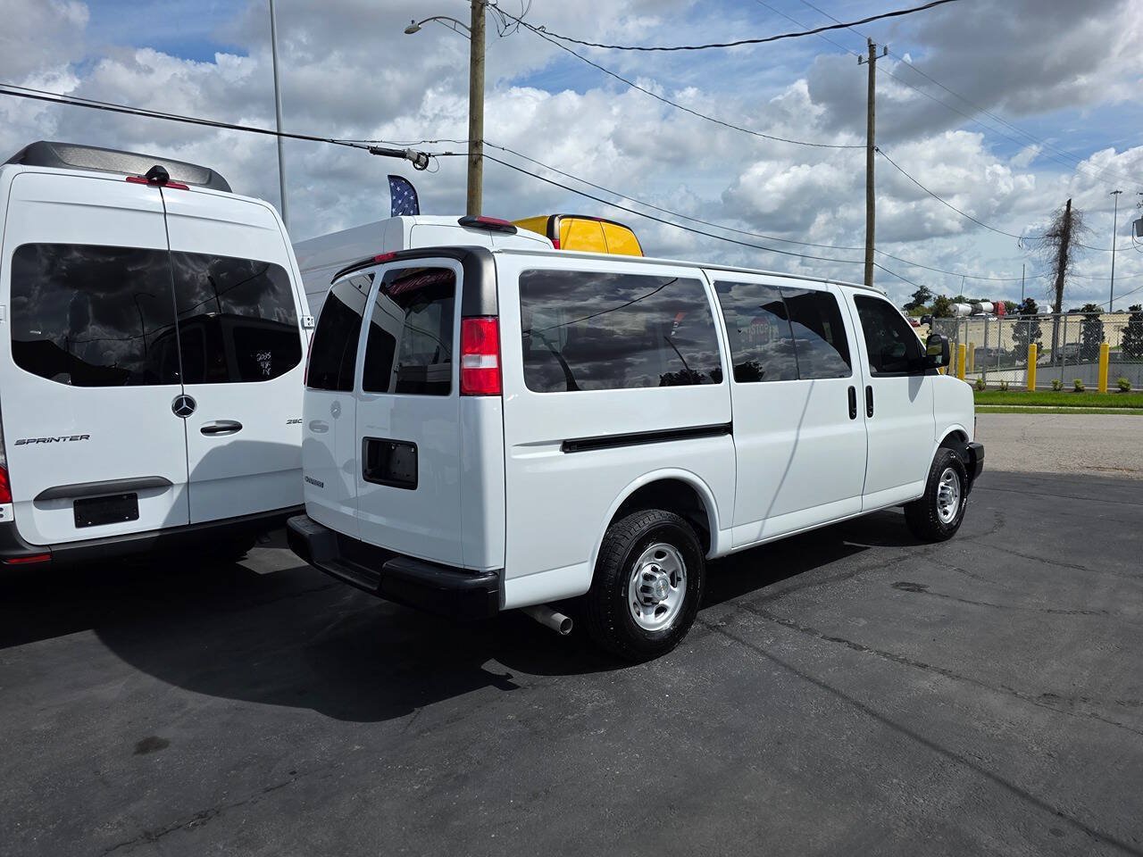 Used 2024 Chevrolet Express 3500 LS RWD image 6