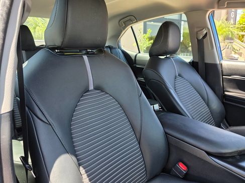 Used 2019 Toyota Camry SE FWD image 15