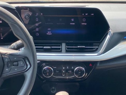 Used 2025 Chevrolet Trax LT FWD image 10