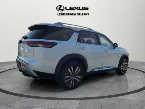 Used 2025 Nissan Pathfinder Platinum w/ Cargo Package image 8