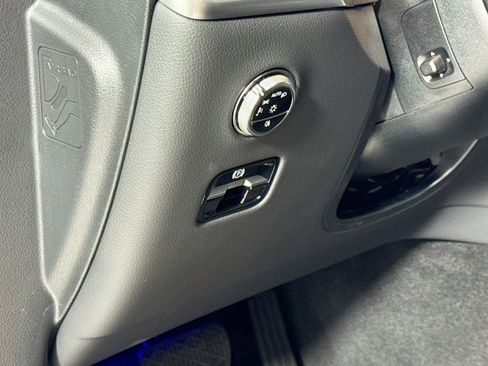 Used 2025 Mercedes-Benz GLC 300 image 10