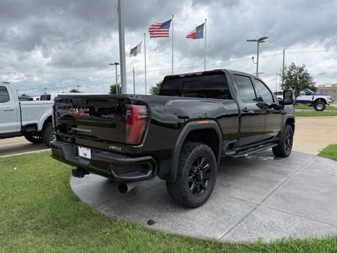 Used 2024 GMC Sierra 2500 AT4 w/ AT4 Preferred Package AWD/4WD image 6