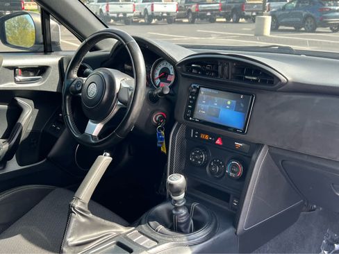 Used 2017 Toyota 86 RWD image 22