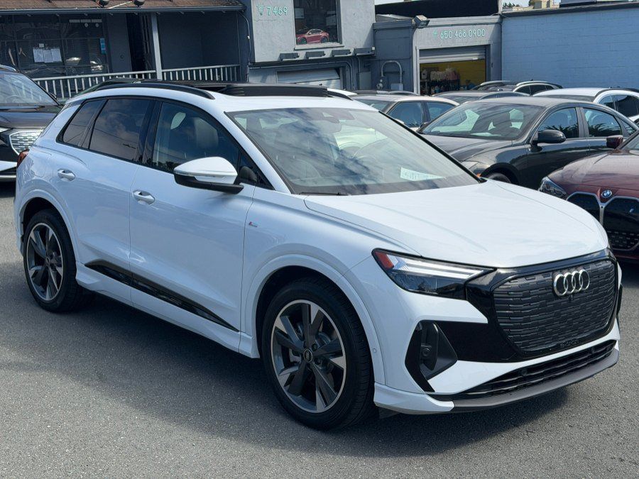 Used 2024 Audi Q4 e-tron Premium Plus w/ Premium Plus AWD/4WD image 3