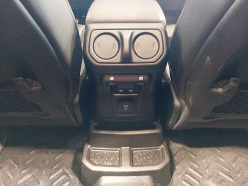 Used 2024 Jeep Wrangler Unlimited Rubicon image 12