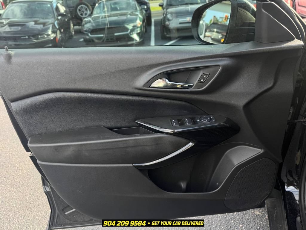 Used 2025 Chevrolet Trax LT w/ Driver Confidence Package FWD image 15