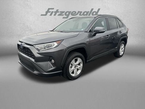 Used 2021 Toyota RAV4 XLE w/ Convenience Package image 3