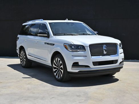 Used 2023 Lincoln Navigator Reserve RWD image 2