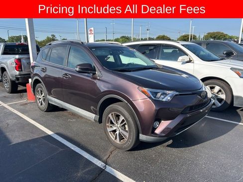 Used 2017 Toyota RAV4 XLE FWD image 1