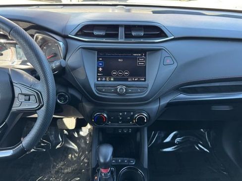 Used 2023 Chevrolet TrailBlazer RS AWD/4WD image 2