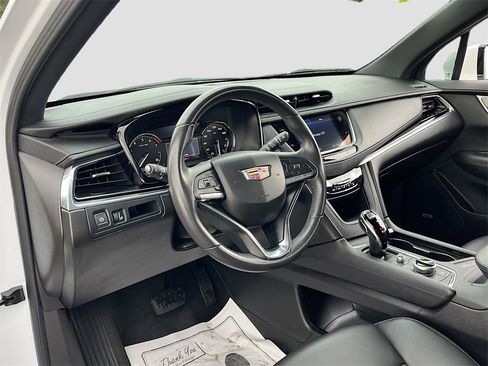 Used 2023 Cadillac XT6 Luxury image 9
