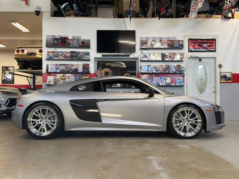 Used 2018 Audi R8 V10 plus w/ 20" Wheel Package AWD/4WD image 4