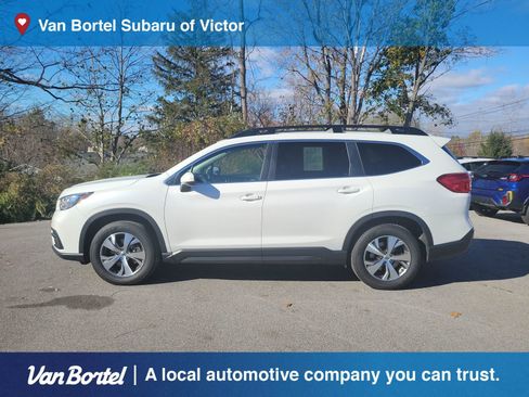 Used 2022 Subaru Ascent Premium image 2