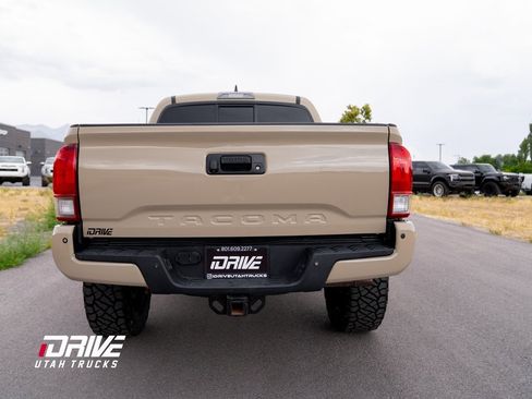 Used 2016 Toyota Tacoma TRD Off-Road image 13