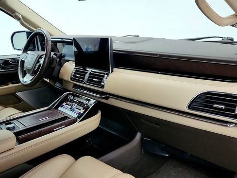Used 2022 Lincoln Navigator Reserve image 30