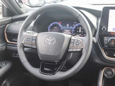 Used 2025 Toyota Grand Highlander AWD Hybrid image 16