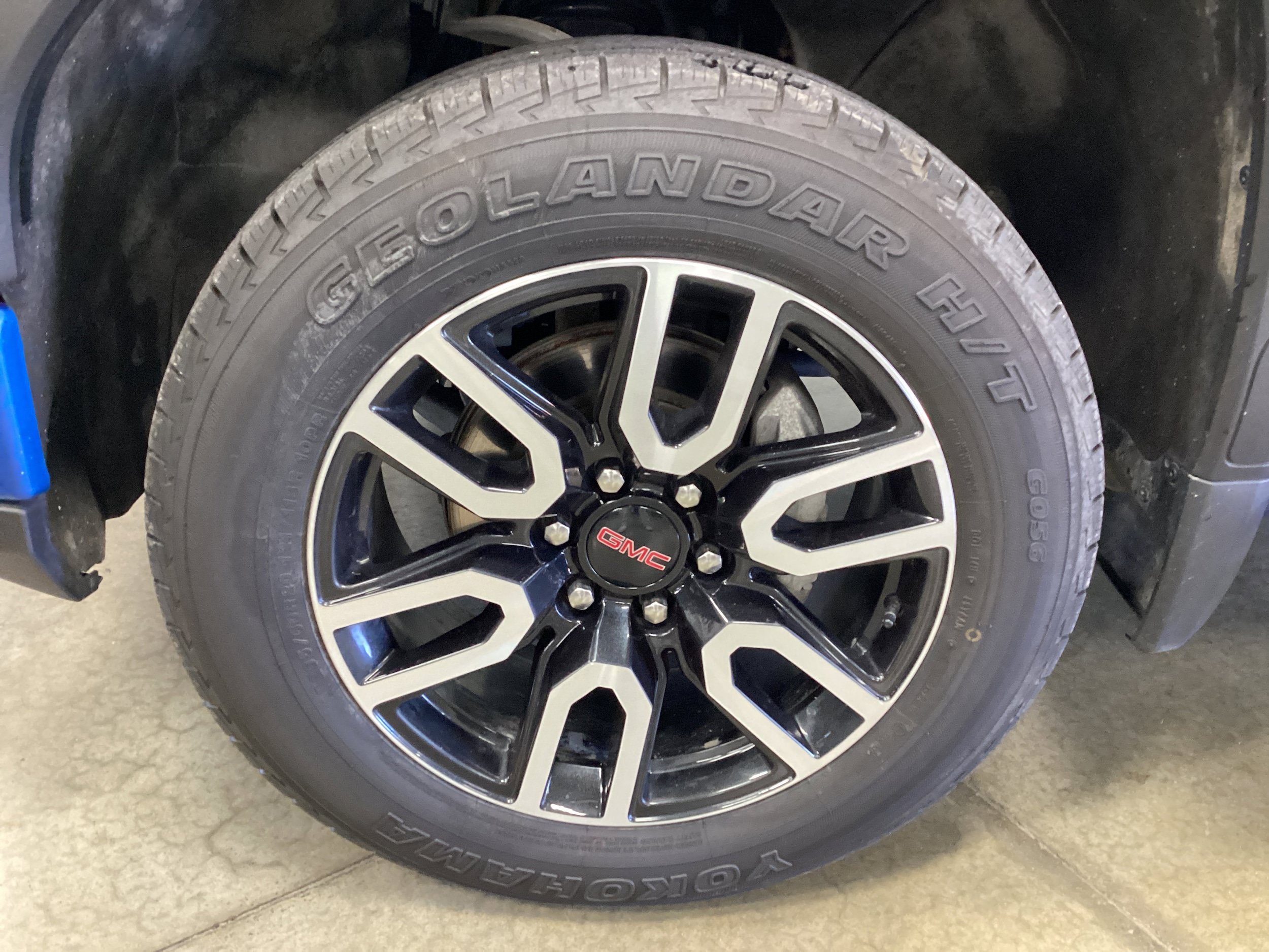 Used 2024 GMC Sierra 1500 AT4 w/ AT4 Premium Package AWD/4WD image 9