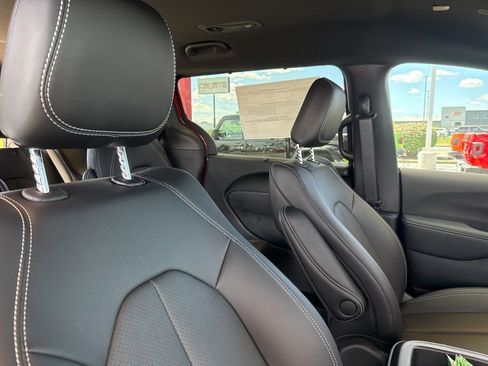 New 2026 Chrysler Voyager LX image 33