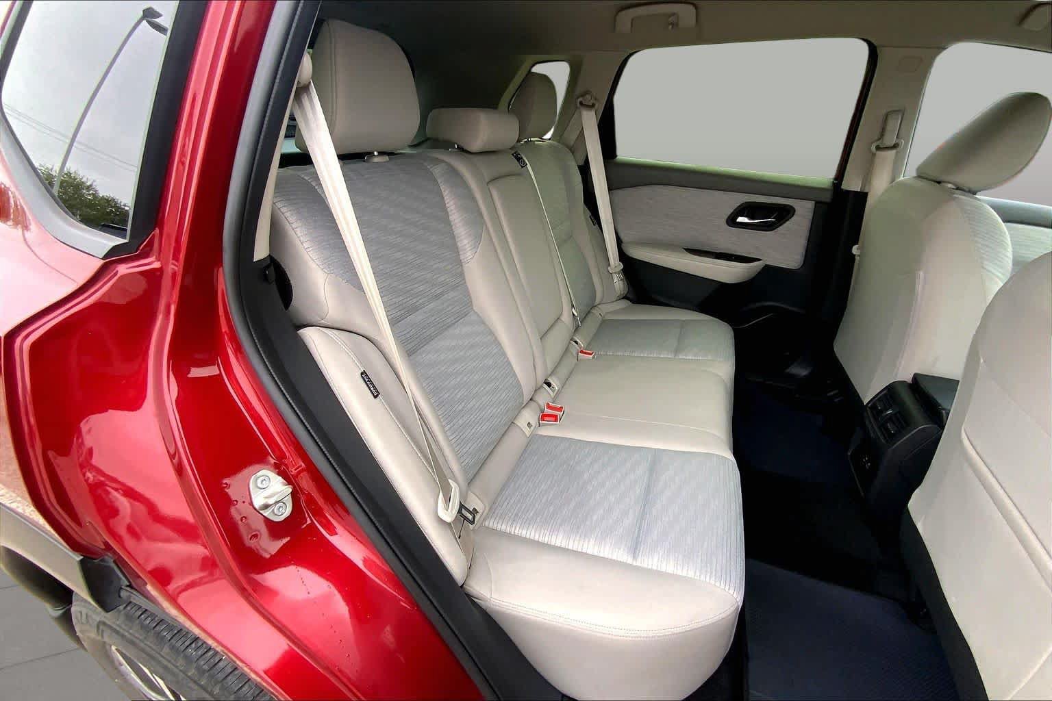 Used 2023 Nissan Rogue SV FWD image 19