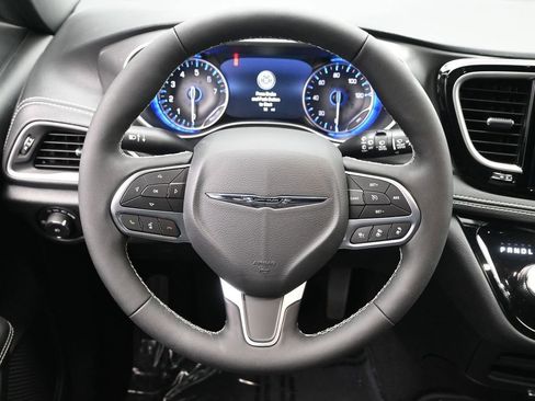 New 2026 Chrysler Pacifica Select image 17